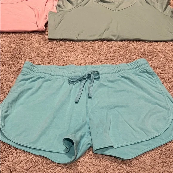 Colorful Casual Athletic/Loungewear Bundle - Picture 4 of 9